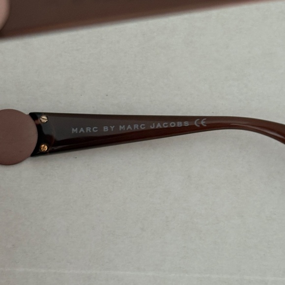 Marc By MARC JACOBS Women's Sunglasses. - Picture 3 of 11